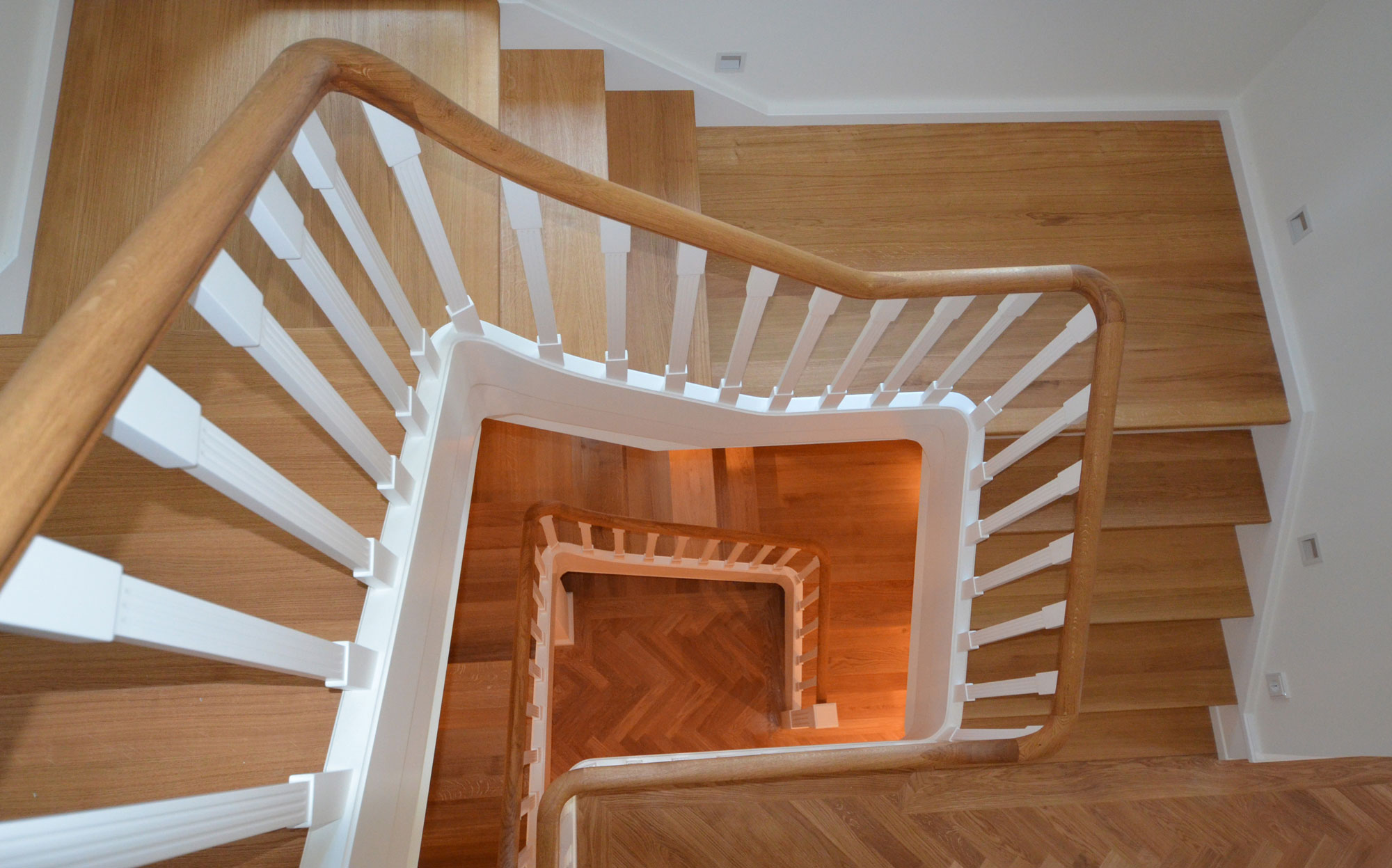 Betontreppe mit Holzvertäfelung | Treppenbau Diehl in Frankfurt
